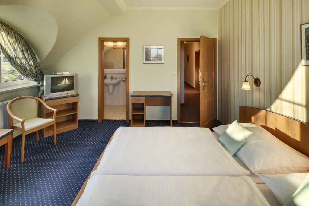 Hotel Kolonie Krivoklat Luaran gambar