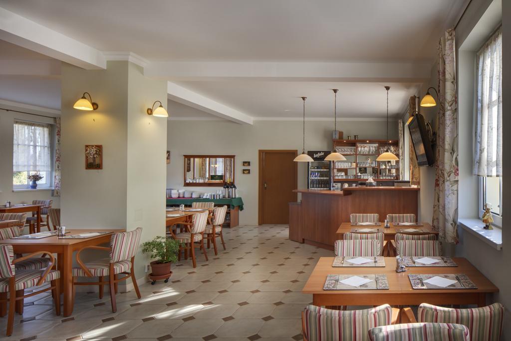 Hotel Kolonie Krivoklat Luaran gambar
